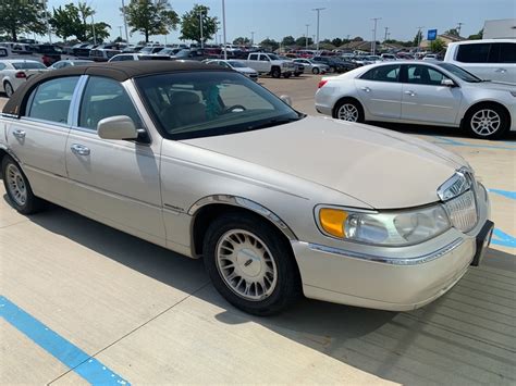 Used 2000 Lincoln Town Car Cartier Sedan 4D 